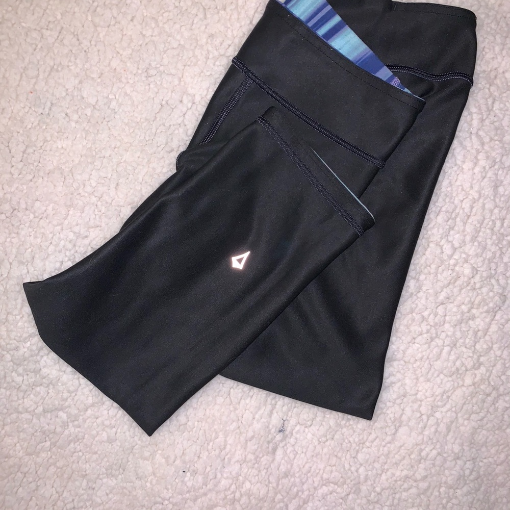 Kids 16/women’s sm ivivvia reversible Capri’s